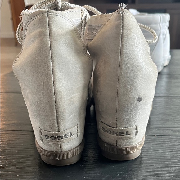 Sorel Women's Sandals in Cream - Picture 2 of 4